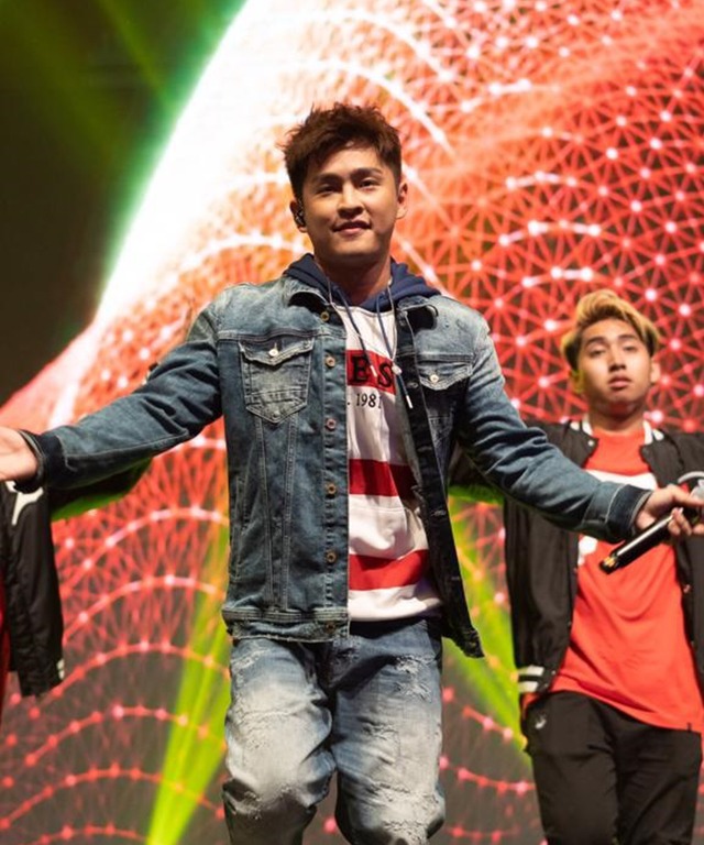 ‘The Singing Pizza’: Alvin Chong Nyanyi #CintaLuarBiasa 😻