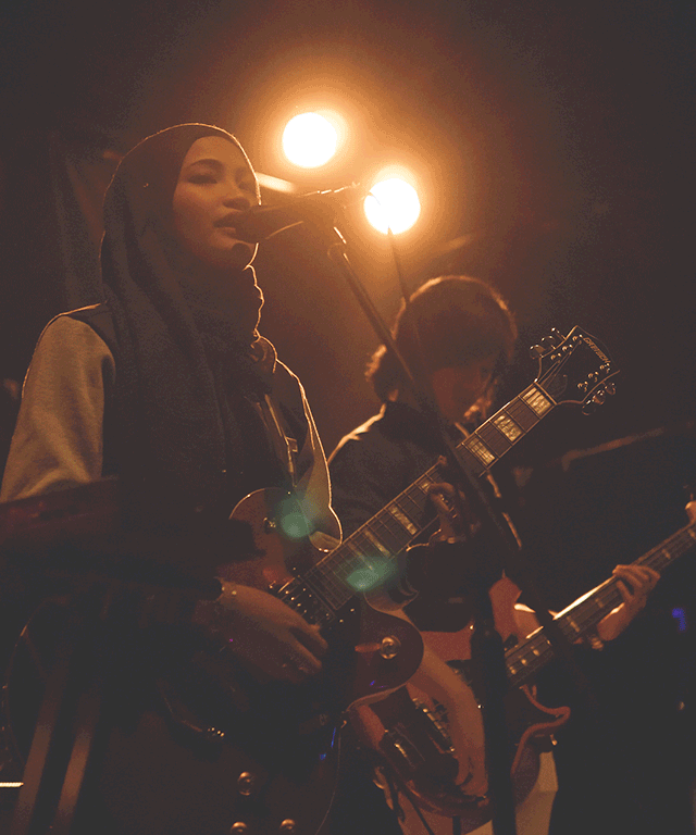 Persis Coldplay Malaya, Dengarkan Muzik Shuuna