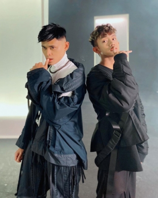 Hello Disember! Layan Lagu Baru Andi Bernadee Vs Ismail Izzani Yang Ummmph!