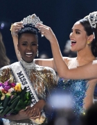 Extra! Extra! Extra! Billy Porter Sebagai Fairy Godmother, Cinderella 2021