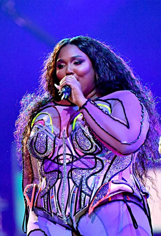 Kostum Lizzo Lebih 100,000 Kristal Swarovski Di Grammys!