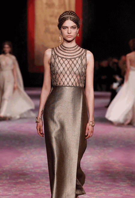 Dior Couture SS 2020 Kuat Kuasa Feminin, Bawa Kita Masuk Ke Dalam ‘Rahim’