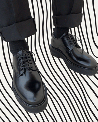 Kasut Tanpa Jantina Atau Non-Binary… Is All Over The Gram!