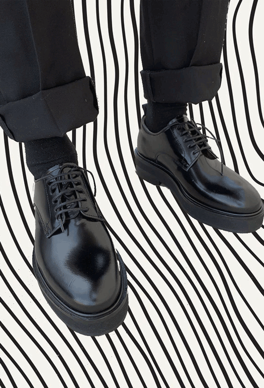 Kasut Tanpa Jantina Atau Non-Binary… Is All Over The Gram!