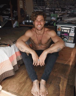 Philippe Leblond, Model Yang Gembira Hidup Di Dalam Van
