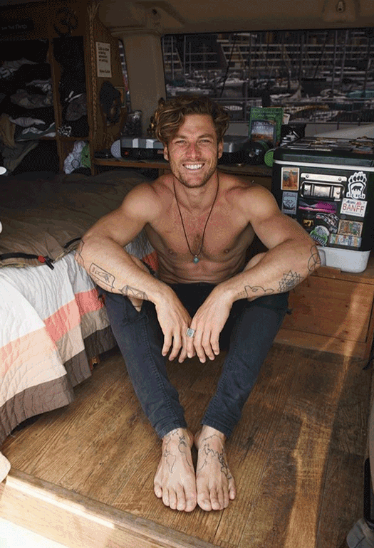 Philippe Leblond, Model Yang Gembira Hidup Di Dalam Van