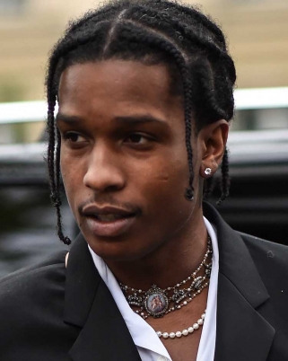 Pearl Necklace For Men Is A Thang Now… Now!