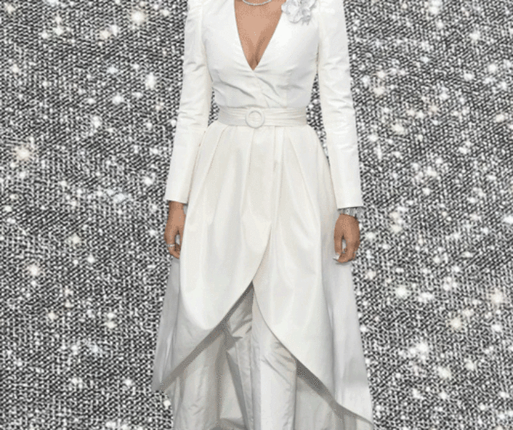 Millie Bobby Brown Dikecam, Berpakaian Tak Kena Usia Di SAG