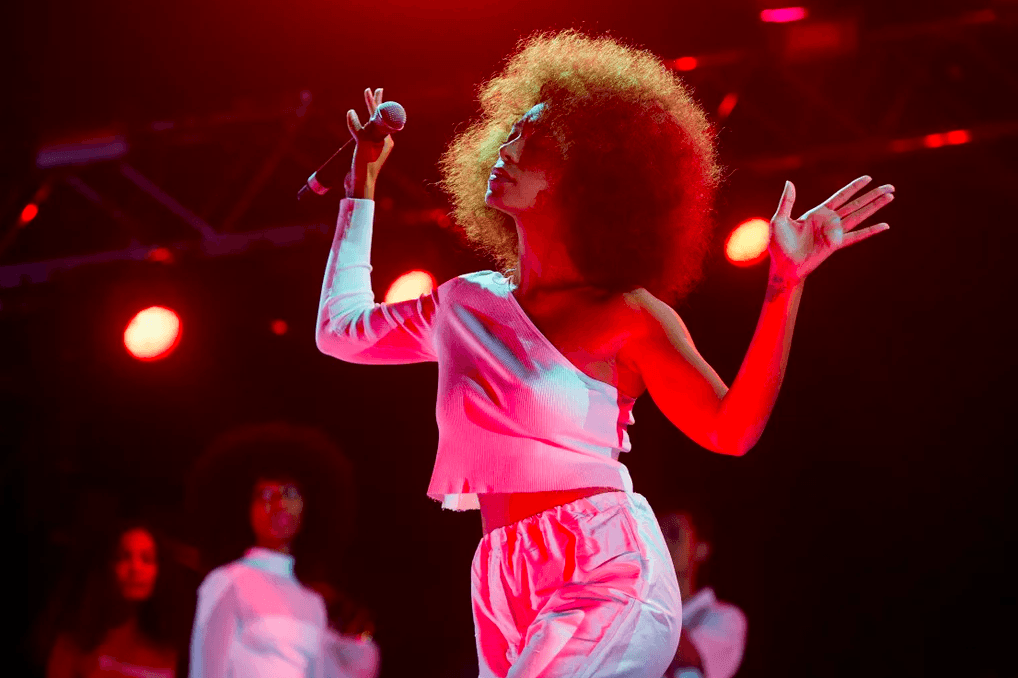 #WeekendPlaylist Dengarkan 30 Lagu Black Singer Yang Stailish & Empowering