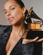 Seperti Kapsul Masa: Gambar-gambar Paige Powell Di Zaman 80an Seakan Pelopor Instagram