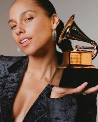 Seperti Alicia Keys, Kami Kongsi 4 Lagi Wajah Selebriti Tanpa Mekap