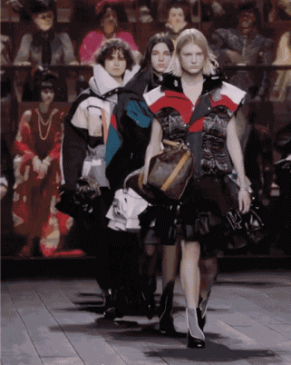 Coronavirus & PFW Diteruskan? Paris Tak Follow Trend, Tetapi ‘Cipta’ Trend