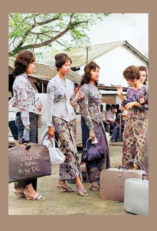 Gambar Guru Berkebaya Viral: Pamerkan Wanita Melayu Moden & Chic