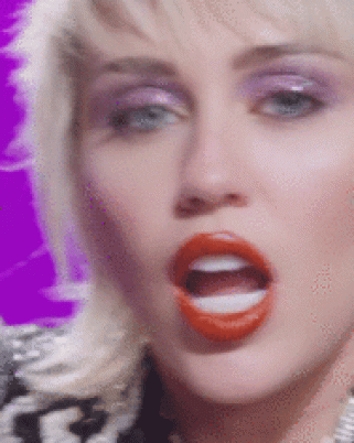 Mekap Disko Miley Cyrus Untuk Muzik Video “Midnight Sky”