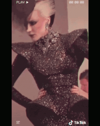 Daphne Guinness Guna TikTok Untuk ‘Tayang’ Fesyen Surreal