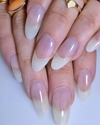 “No-Makeup Makeup” Versi Kuku, Oat Milk Nails, Trend Kuku Terbaru
