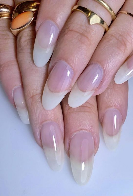 “No-Makeup Makeup” Versi Kuku, Oat Milk Nails, Trend Kuku Terbaru