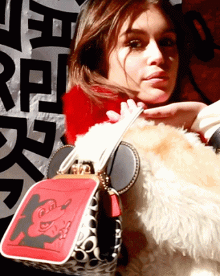Stuart Vevers Obsess Dengan Disney Mickey Mouse & Keith Haring Di Coach?