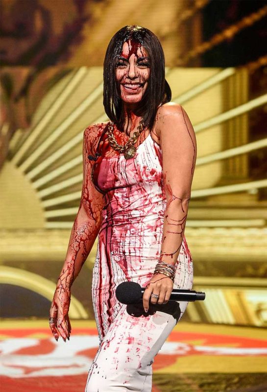 Vanessa Hudgens Tukar 6 Look, Jadi ‘Carrie’ Di MTV Movie Awards!