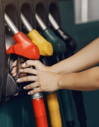 Harry Styles Dicemuh Raymond Arroyo & Dia Dikutuk Balik!