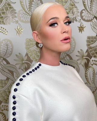 “Timeless Beauty”: Mekap Katy Perry di Inauguration Concert Joe Biden!