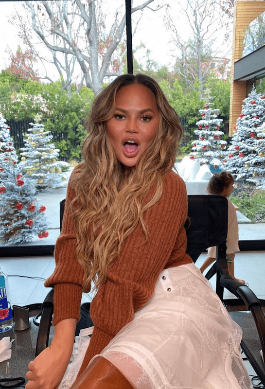 Chrissy Teigen Tampil Dengan Tip Kecantikan Terbaru, Bawah RM10!