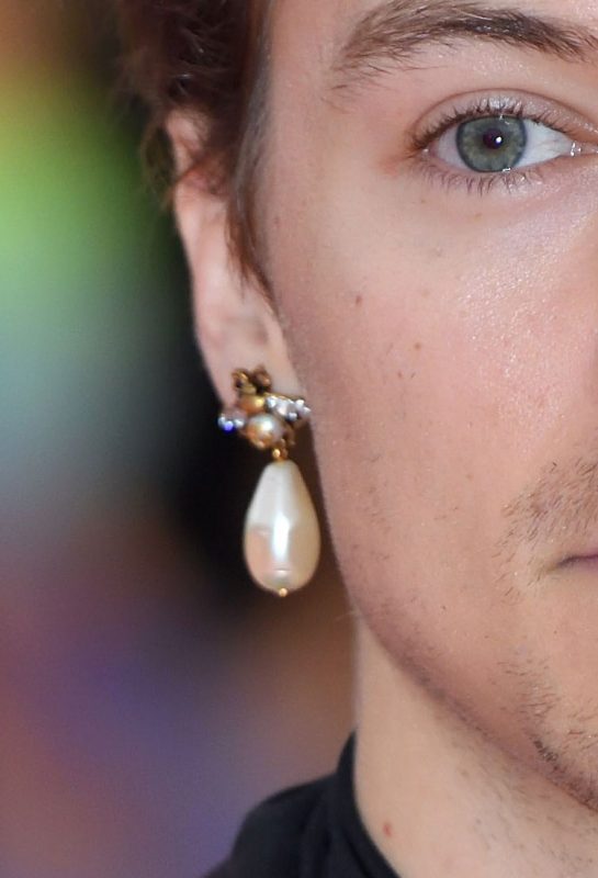 Subang Mutiara Untuk Lelaki: Siapakah Pencetus & Ikon STAIL Ini?