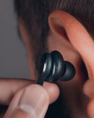 Earphone Atau Headphone: Yang Mana Lebih Baik Untuk Telinga?