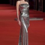 Dress Versace Angelina Jolie: 6 Kali Dia Muncul di Permaidani Merah