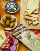 Kalau ke Bangkok Thailand, Jangan Lupa Borong Snek TaoKaeNoi