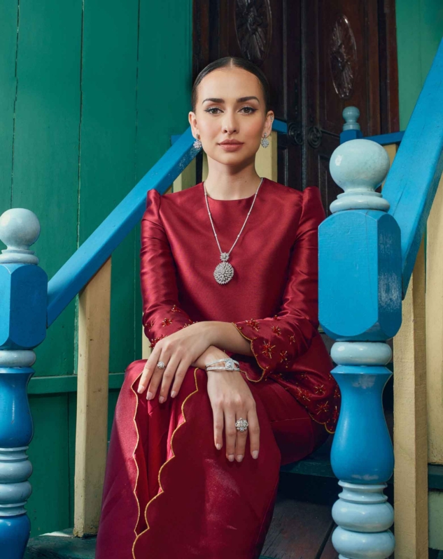 Tomei Raya Keepsakes: Kilauan Warisan Emas Bersama Duta Baharu, Anna Jobling