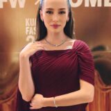 Anna Jobling Serlahkan Aura Wanita Moden Dengan Barang Kemas TOMEI Bernilai Lebih RM225,000 di KLFW 2026